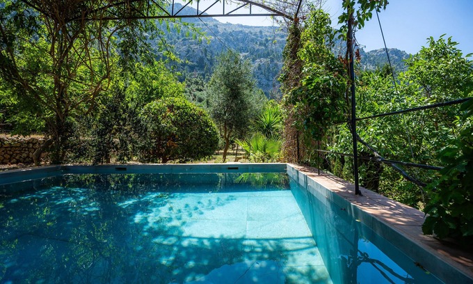 Fornalutx Villa | Country House 'Sa Cabana D'es Vicari' with Mountain View, Private Pool and Wi-Fi