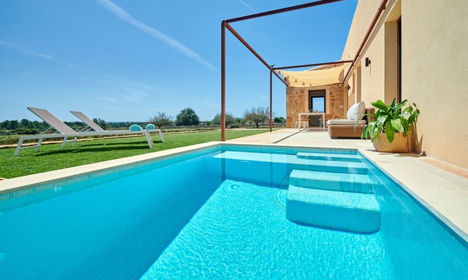 Campos Villa | Country House 'Ses Figueretes' with Mountain Views, Private Pool and Wi-Fi