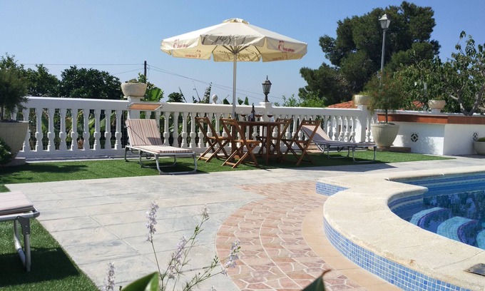 Motril Cottage | Country house with garden, saltwater pool and internet access.