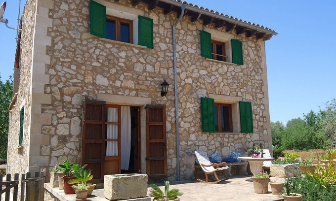 Porreres Ski Chalet | Country house with swimming pool. Wifi.