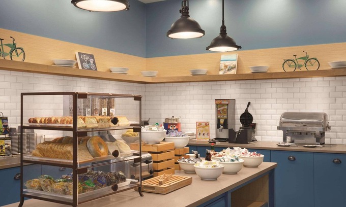 St. Charles Hotel | Country Inn & Suites by Radisson, St. Charles Historic District
