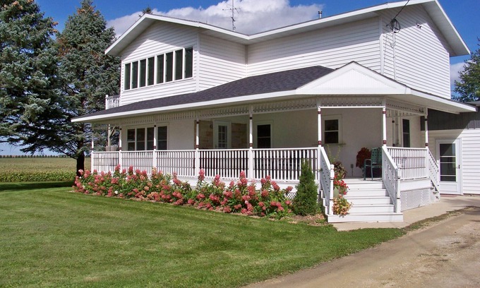 Red Rock House | Country Living Getaway at Josie's Guest House