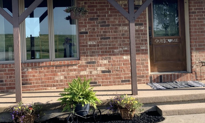 Lamont House | Country Ranch with a pool