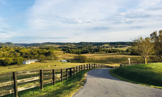 Wartrace House | Country setting with spectacular views