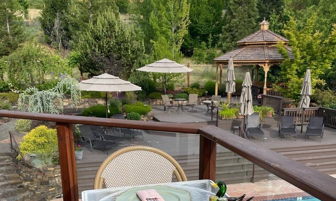 Ashland Bed & Breakfast | Country Willows Inn and Estate