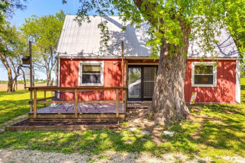 Chapman House | Countryside Escape 14 Mi to Milford and Geary Lakes!