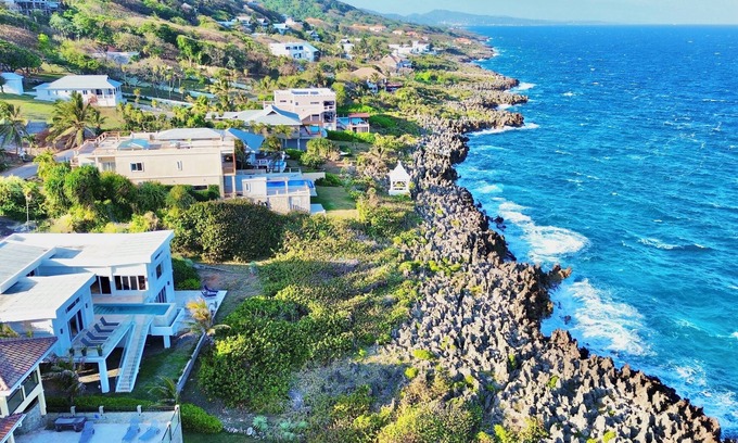 Lighthouse Estates Apartment | Couple Suite @Larimar, West Bay