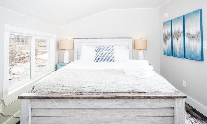 Greeley Apartment | Couples Getaway - Walk to UNC - Free Cruiser Bikes