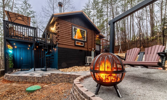 Sevierville Cabin | Couples Hide-Away!