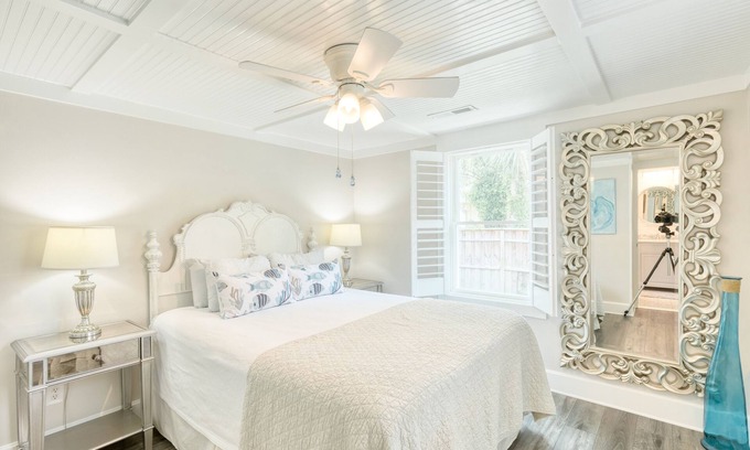 Folly Beach Cottage | Couples love this sweet thing, just a block to the beach