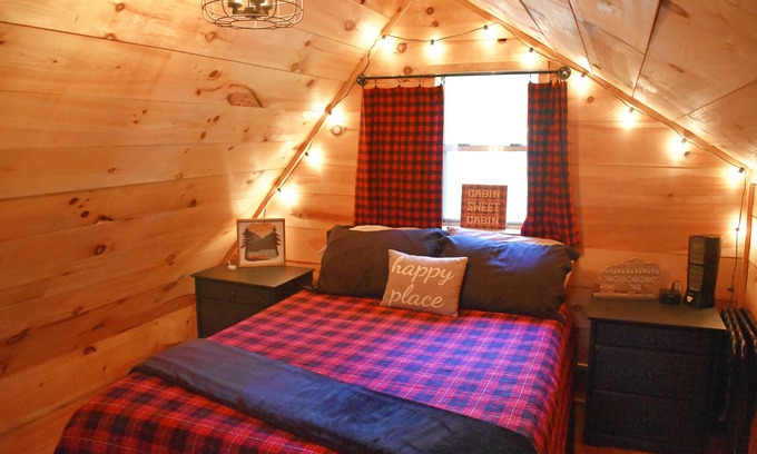 Saint Joe Cabin | Couples' Retreat at Buffalo Bender Cabin - Pet Friendly, 2 mi to Buffalo River