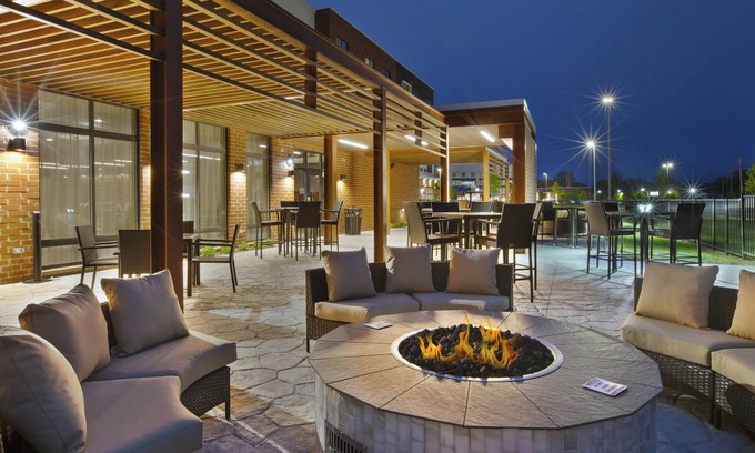 Benton Harbor Hotel | Courtyard by Marriott St. Joseph Benton Harbor