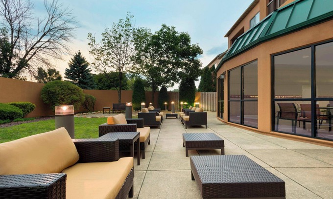 Fairlawn Hotel | Courtyard by Marriott Akron Fairlawn