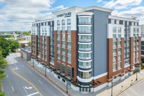 Athens Hotel | Courtyard by Marriott Athens Downtown