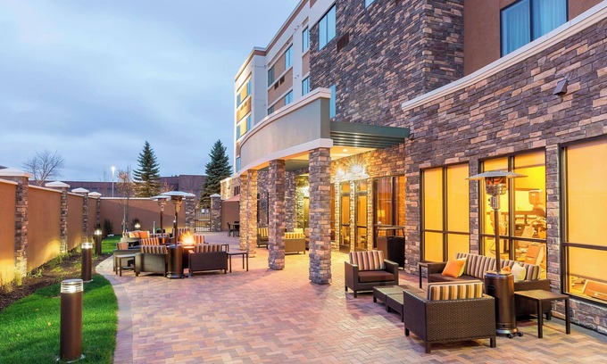 Bismarck Hotel | Courtyard by Marriott Bismarck North