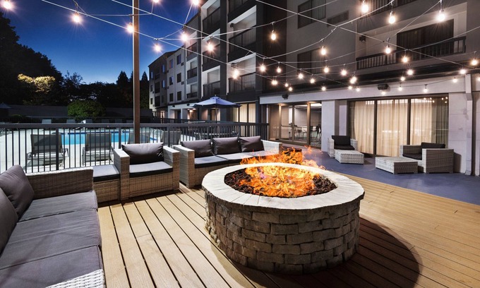 Burlington Hotel | Courtyard by Marriott Burlington