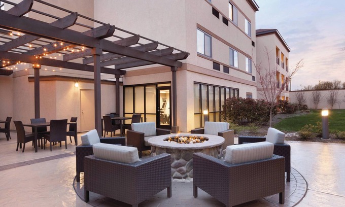 Paw Creek Hotel | Courtyard by Marriott Charlotte Airport North