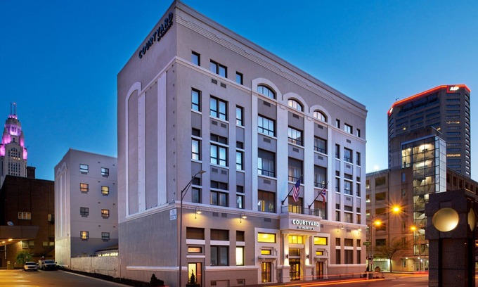 Downtown Columbus Hotel | Courtyard by Marriott Columbus Downtown