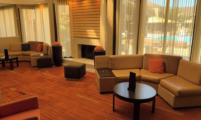 Columbus Hotel | Courtyard by Marriott Columbus