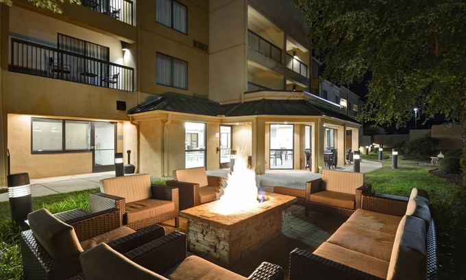 Dalton Hotel | Courtyard by Marriott Dalton