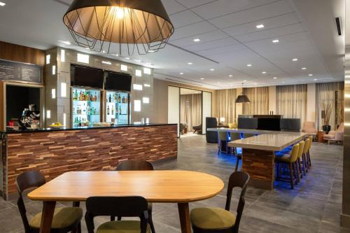 Milton Hotel | Courtyard by Marriott Lafayette South