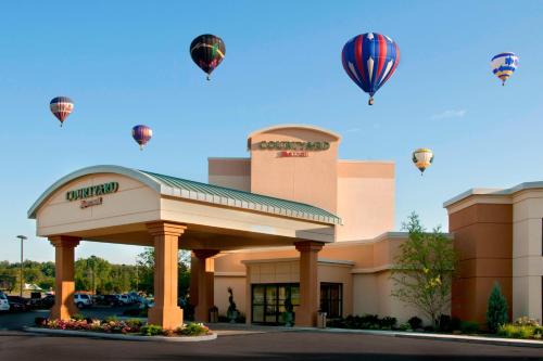 North Canton Hotel | Courtyard by Marriott Canton