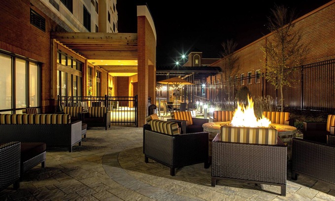 Carrollton Hotel | Courtyard Carrollton