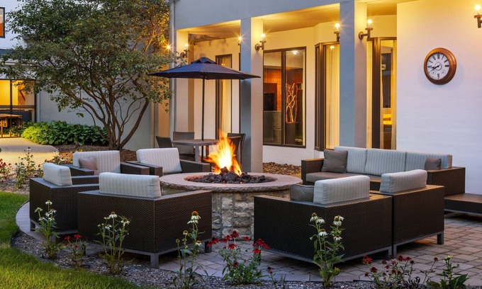 Waukegan Hotel | Courtyard Chicago Waukegan Gurnee