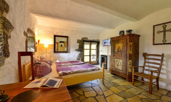Neureichenau Apartment | Courtyard studio Menacher treasure cave - 25 sqm studio on the ground floor with terrace