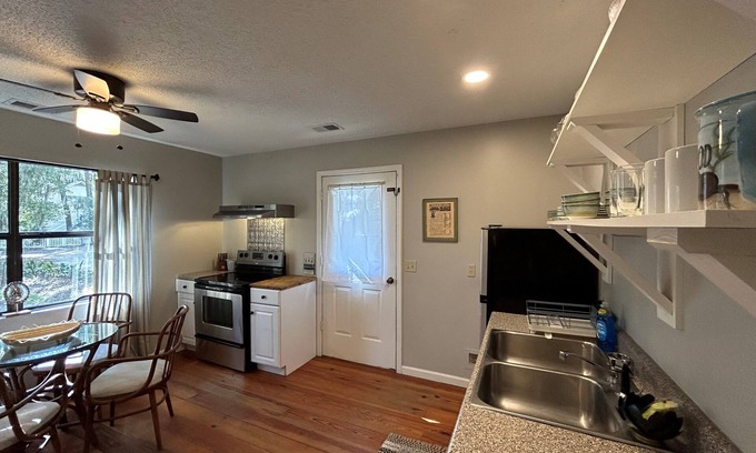 Olde Town Cottage | Cove House in Downtown Olde Bluffton