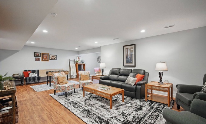 Winterset House | Covered Bridge Haven - 3-bedroom house with themed rooms in Winterset