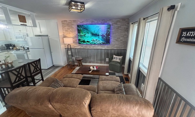 Lincolnton House | Cow Patch - Country Styling with Large Parking located in Town, EV Ready