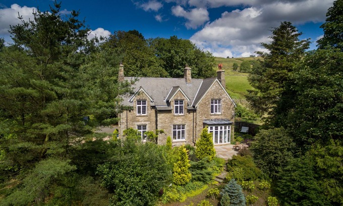 Sedbergh House | Cowgill Grange sleeps 14 in 7 bedrooms.