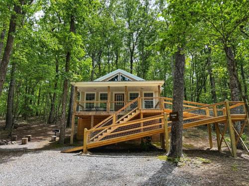 Fort Payne House | Coyote Cabin at Woodland Retreat at DeSoto beside DeSoto State Park