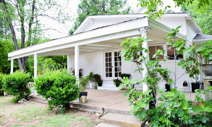 Douglas Flat Other | Coyote Creek Ranch + Pool House near Murphy’s