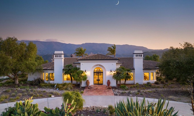 Santa Ynez House | Coyote Hills Ranch & Vineyard with pool & spa!