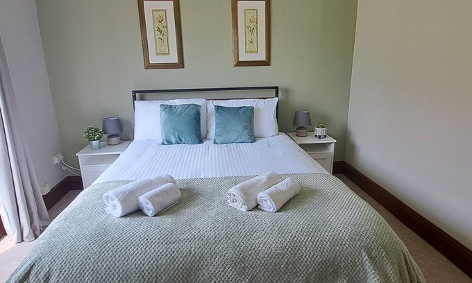 Yaxley House | Cozy 1 bed with countryside views near Peterborough