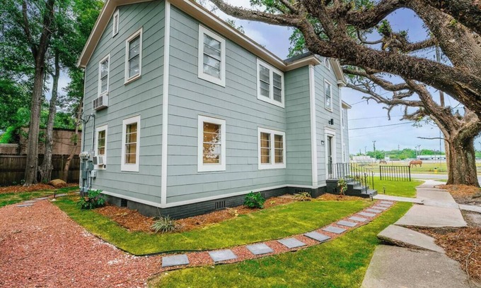 Leinkauf Apartment | Cozy 1-bedroom apartment in lovely Mobile with WiFi, AC