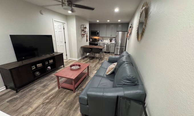 Tallahassee Condo | Cozy 1-bedroom condo across the street from FSU and Doak Campbell Stadium