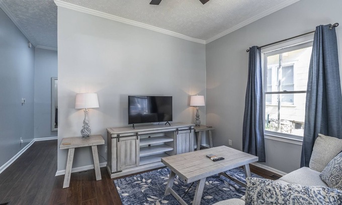 Lexington House | Cozy 1-bedroom in Lexington