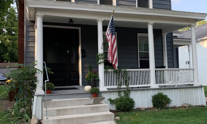 Ionia Apartment | Cozy 1 bedroom in Vintage Ionia