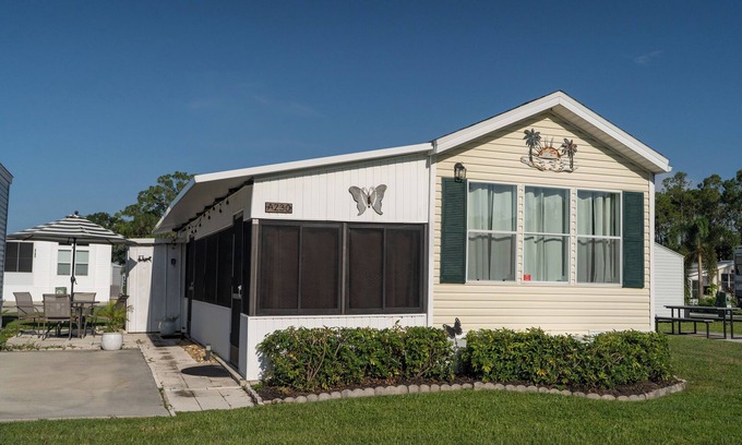Braden River House | Cozy 1-bedroom mobile home with AC, WiFi in welcoming Sarasota at Sun Outdoors