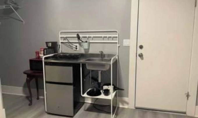 Mojave House | COZY 1-bedroom Studio with private entrance with AC, WiFi in peaceful Mojave