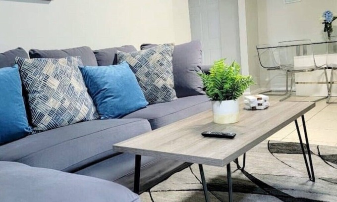 Fairvilla House | COZY 1 KING BEDROOM HOUSE UNIVERSAL & DOWNTOWN 20 MINUTES AWAY