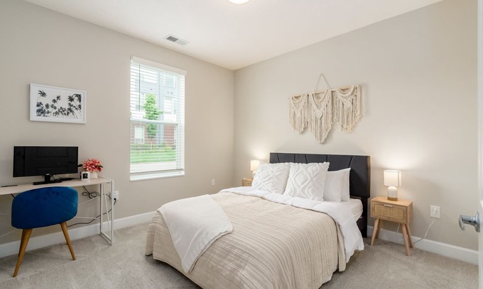 Victorian Village Apartment | Cozy 1bd Apartment near DT, Grant Medical Center, Riverside Methodist Hospital