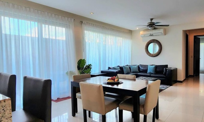 12th Street Apartment | Cozy 1be/1ba on 12 street gym+pool+100mbps internet