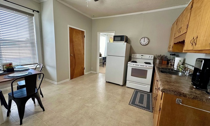 Beech Grove Apartment | Cozy 1BR on Main St 10 min to Indy