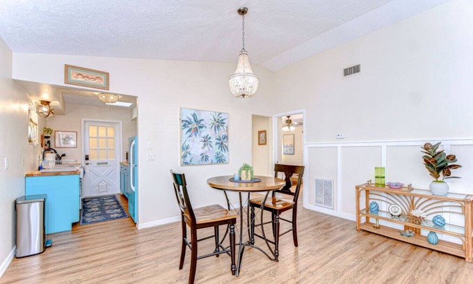 Trailer Estates Apartment | Cozy 1BR Retreat w/Porch – Near Beaches & Airport