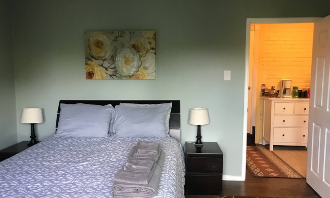 Oak Knoll - Redwood Park House | Cozy 2-Bd 1-Bt in Redwood City- Private & Peaceful