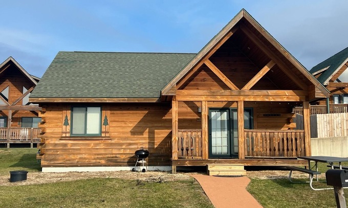 Warrens Cabin | Cozy 2 Bed 2 Bath Cabin located next to Three Bears Resort in Warrens Wisconsin